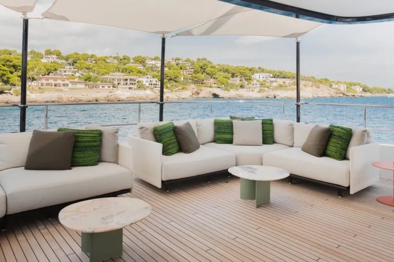 2023-benetti-oasis-40-power-10025955-20251127180508858-4