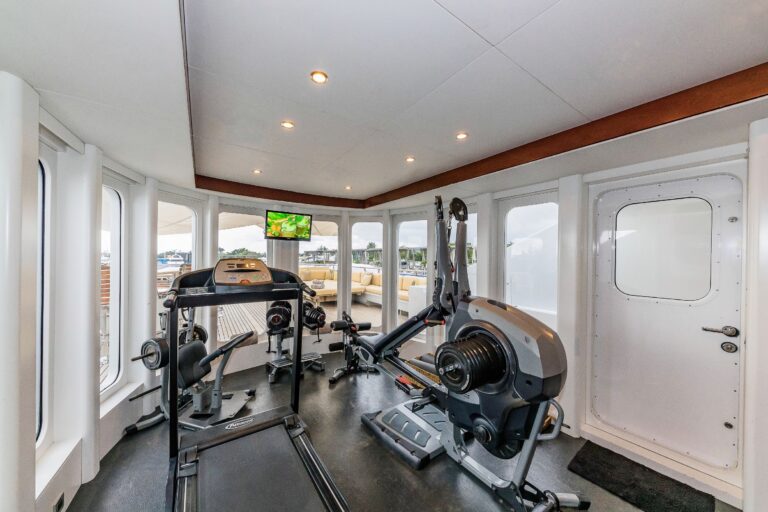 BELLA 54m Sensation 2005_Page_18_Image_0001