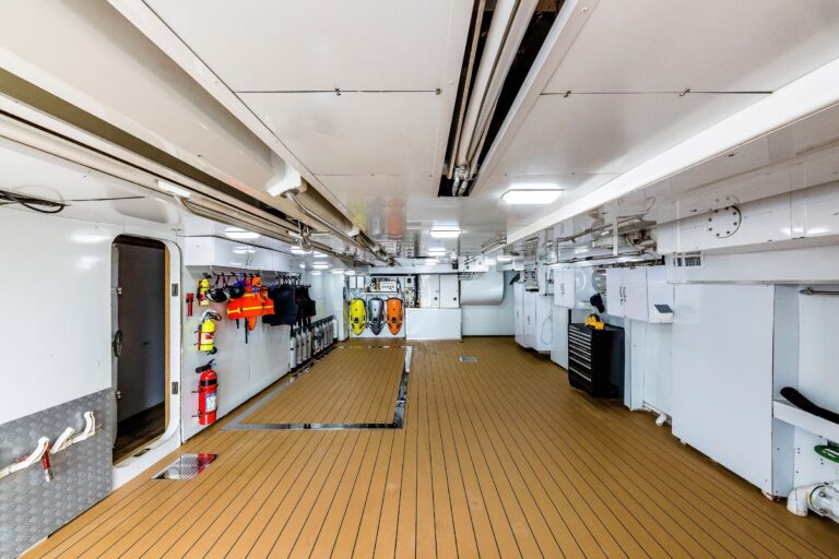 BELLA 54m Sensation 2005_Page_20_Image_0001