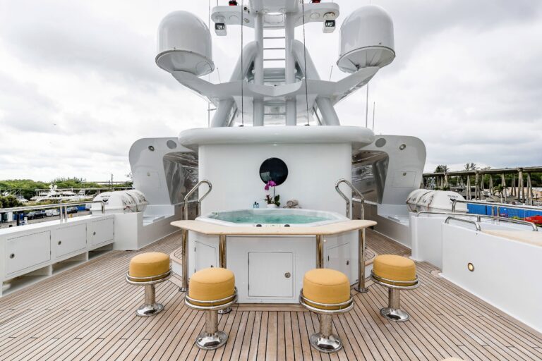 BELLA 54m Sensation 2005_Page_28_Image_0001